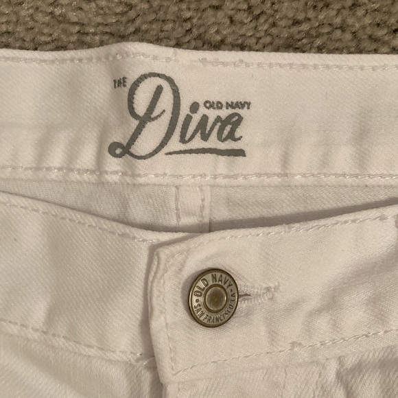 Old Navy Diva Distressed White Jean Capris - Picture 2 of 5